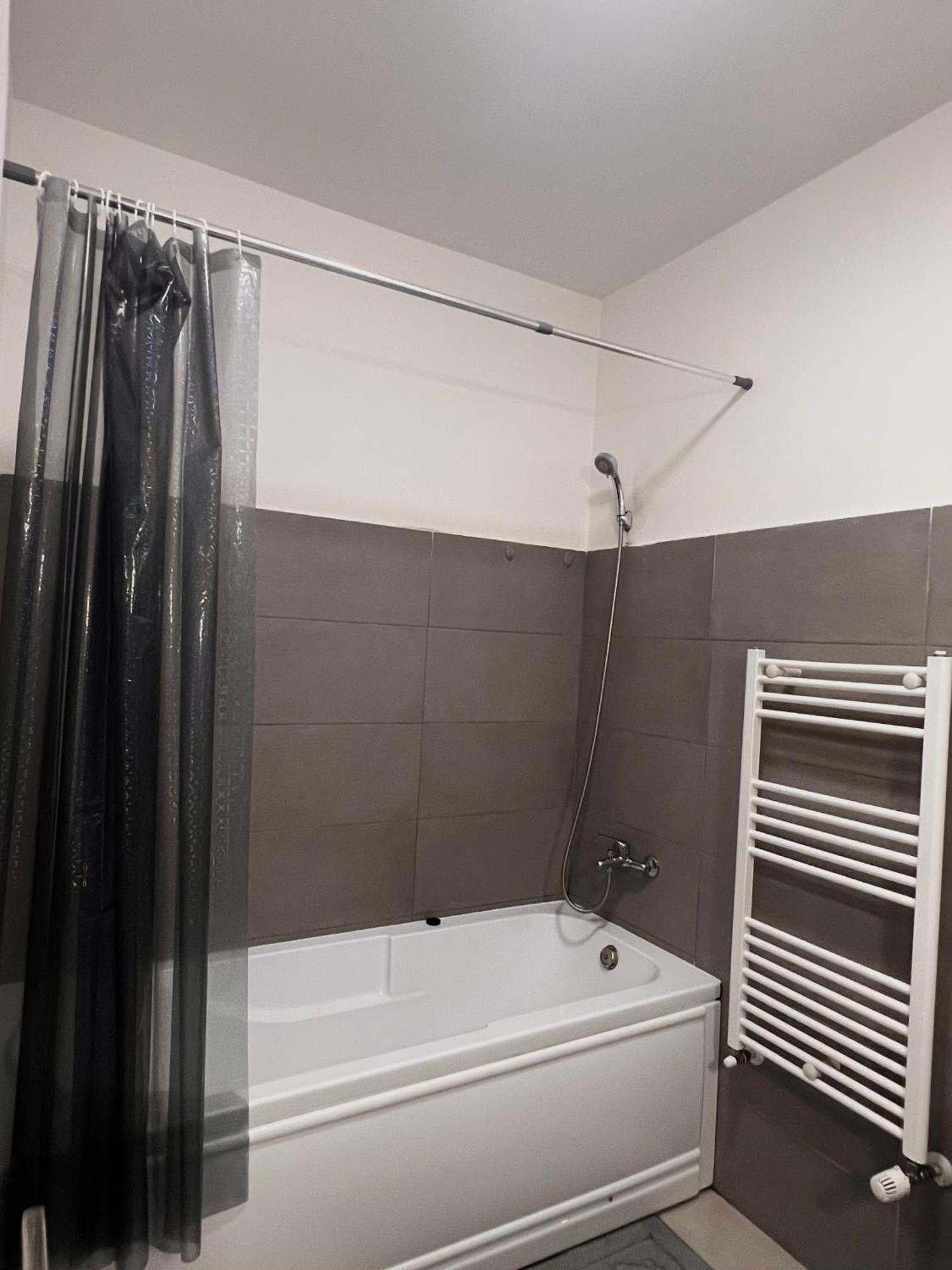Apartament Madeira Apartment Oradea Luaran gambar