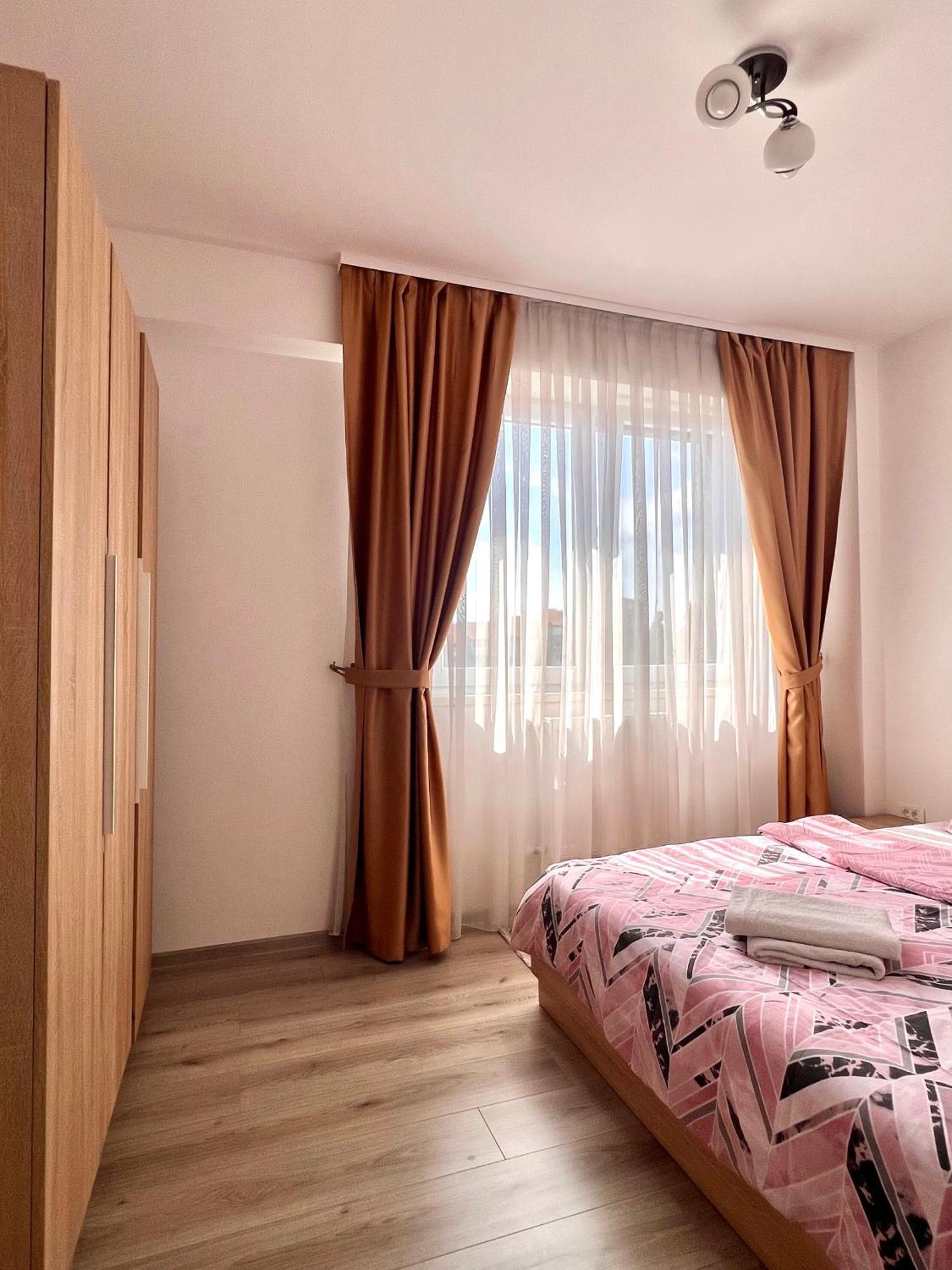 Apartament Madeira Apartment Oradea Luaran gambar